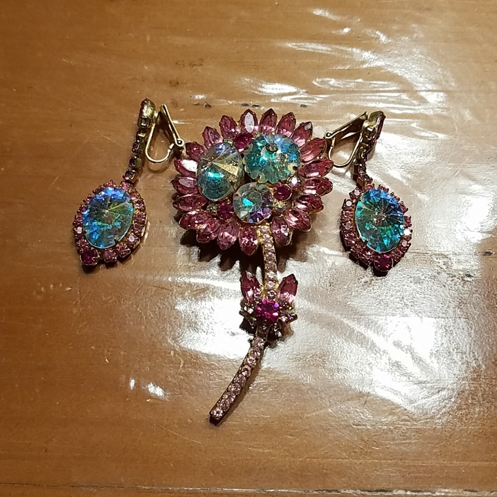 Vintage brooch and earrings
